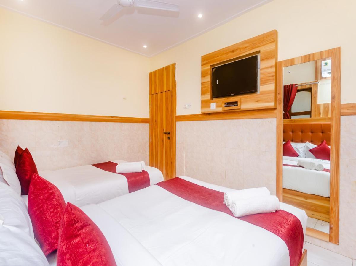 Aman Hotel Near Cst Мумбай Екстериор снимка