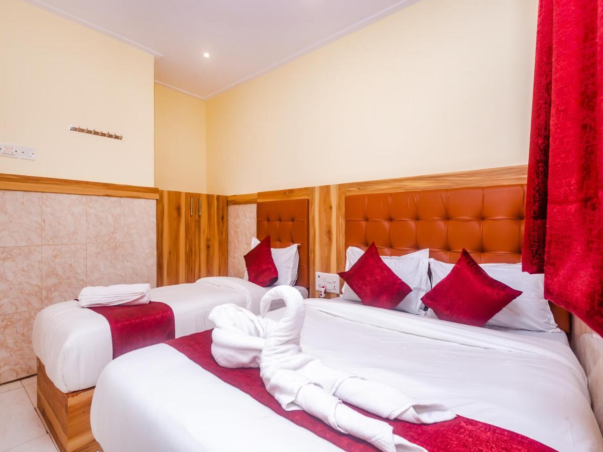 Aman Hotel Near Cst Мумбай Екстериор снимка