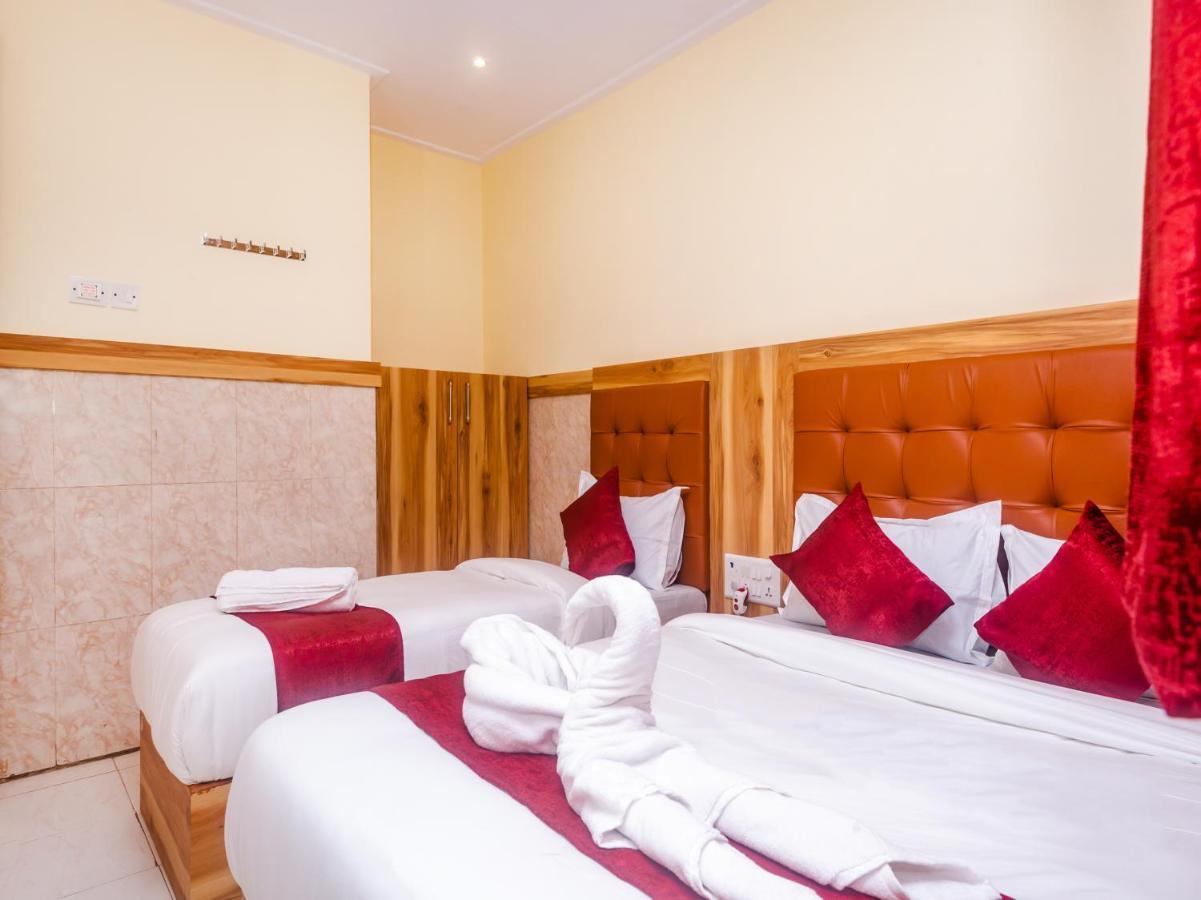 Aman Hotel Near Cst Мумбай Екстериор снимка